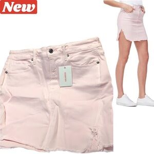 🆕 Good American Bombshell Frayed Denim Miniskirt pink